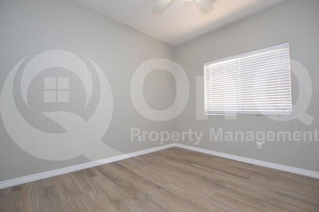 Building Photo - 8166 W Ross Ave