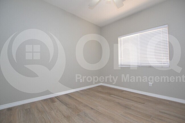 Foto del edificio - 8166 W Ross Ave