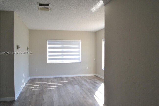 Building Photo - 590 Harem Ave