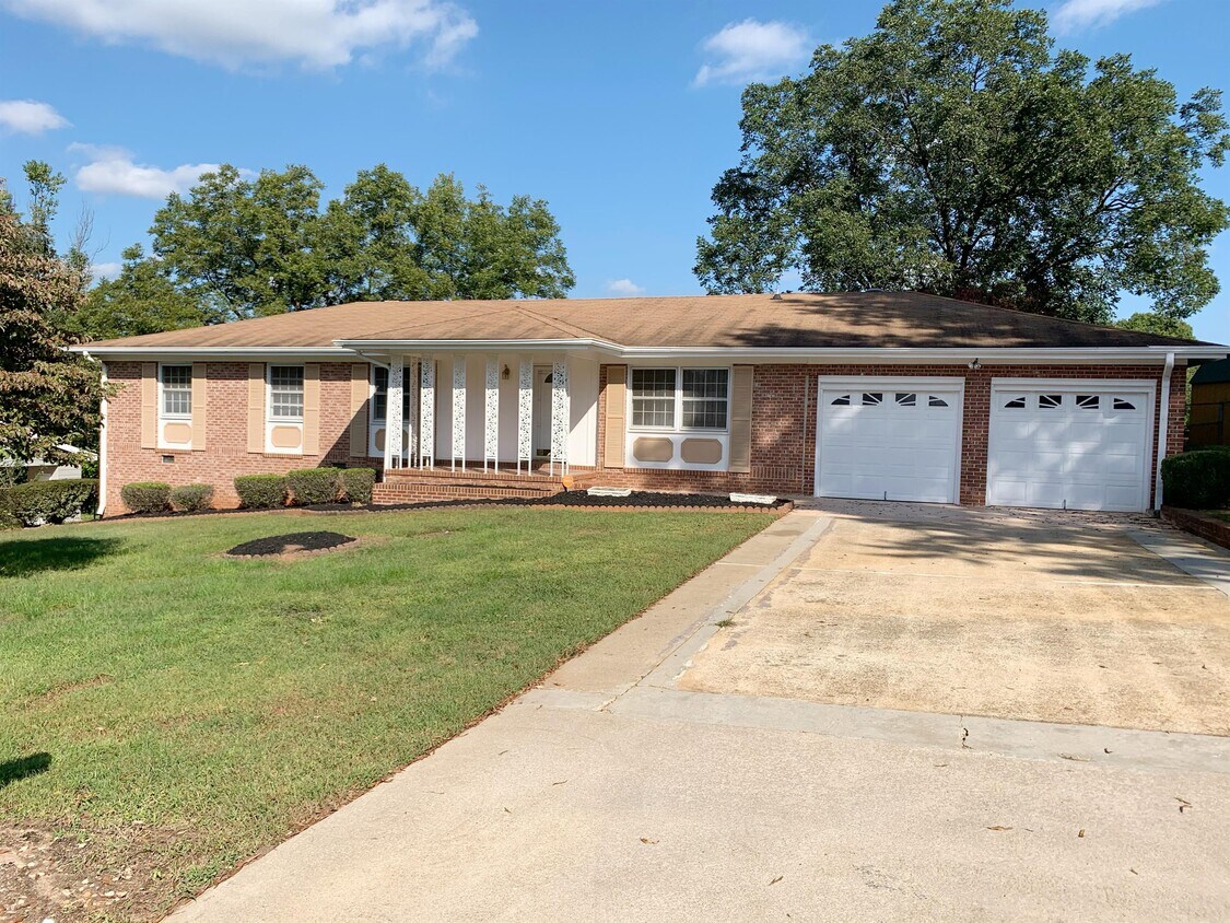 10 Freestone St, Greenville, SC 29605 House Rental in Greenville, SC