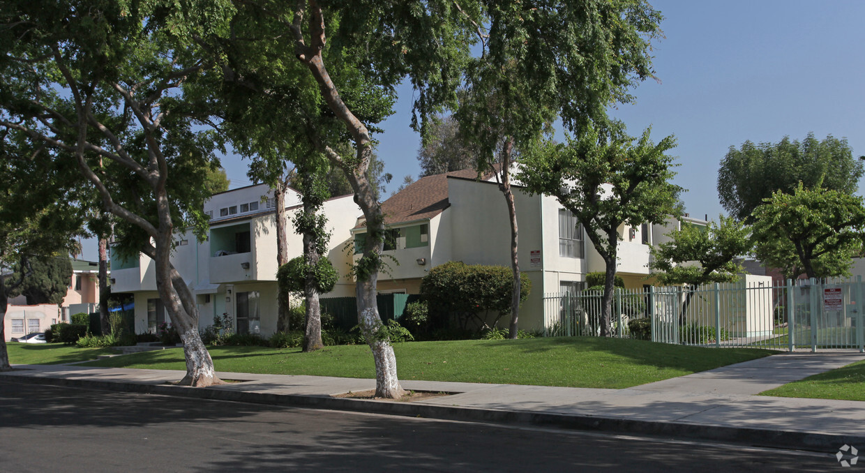 Building Photo - Casa One
