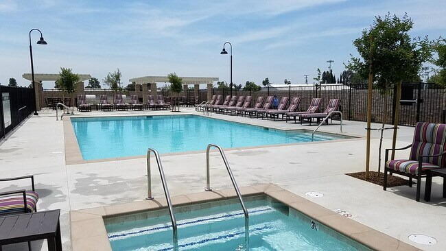 Resort-style Community Pool - 2773 Crimson Way