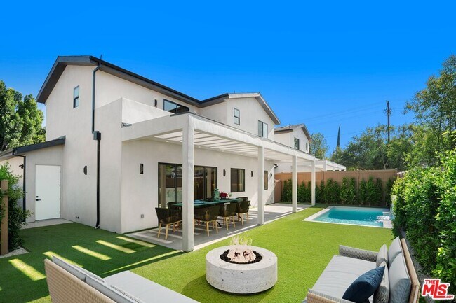 Foto del edificio - 5660 Winnetka Ave