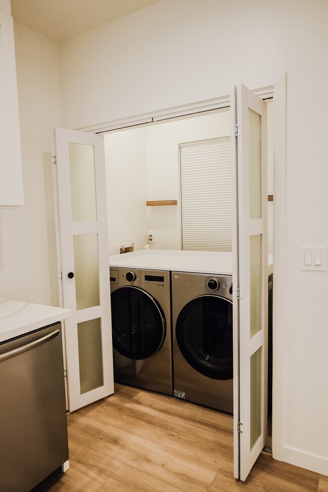 Lavadero - 233 E 25th St