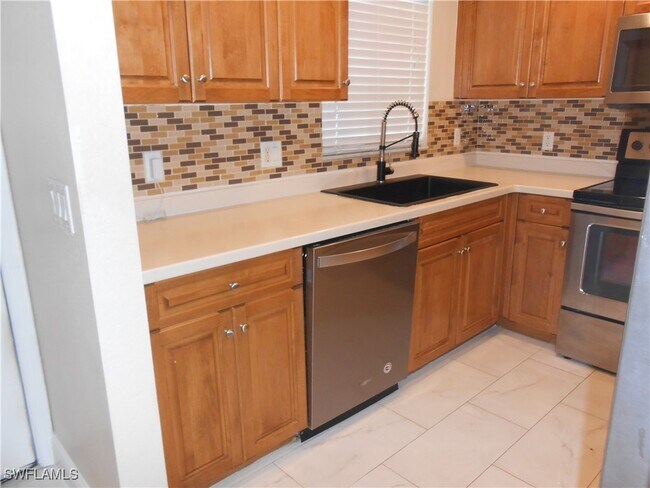 Foto del edificio - 9409 Ivy Brook Run