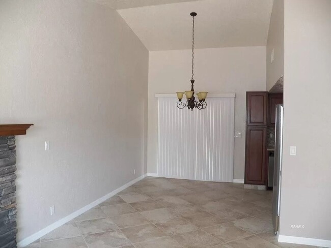 Building Photo - Home sweet home! Freshly updated 3-bed, 2-...