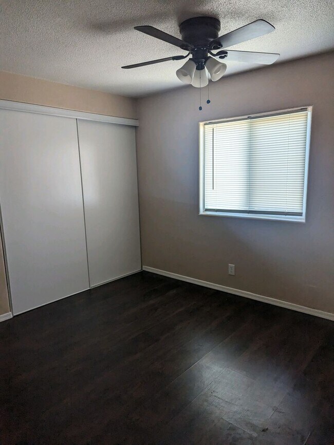 Foto del edificio - 1825 Tejon Dr