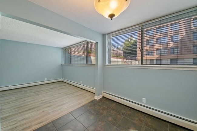 Building Photo - 1770 Bryant Ave S