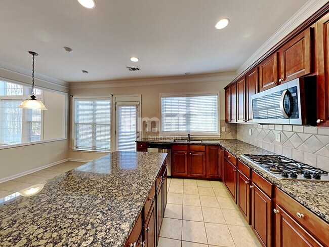 Foto del edificio - 407 Pinoak Dr
