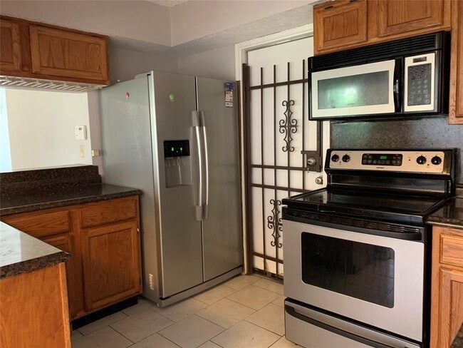 Building Photo - 6405 Dawnridge Dr