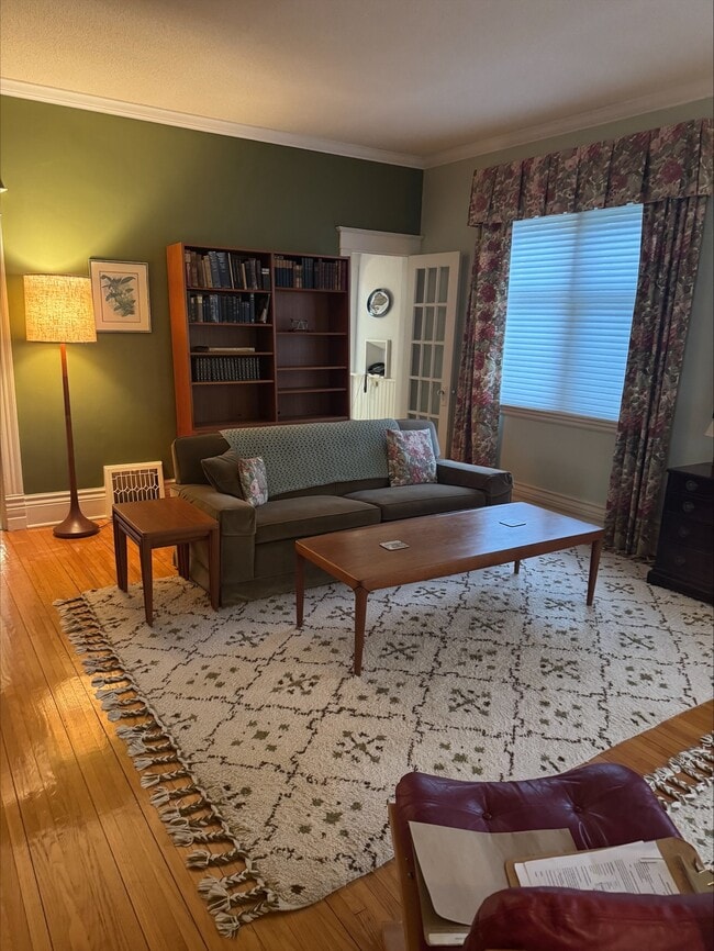 Building Photo - BEAUTIFUL FOR BEDROOM HOME MINUTES FROM WESTERN CAMPUS