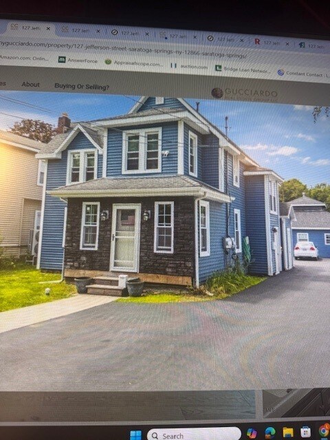 Foto principal - 127 Jefferson St