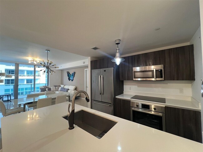 Foto del edificio - 488 NE 18th St