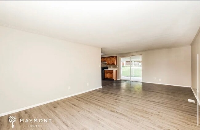Foto del edificio - 333 Brownstone Dr