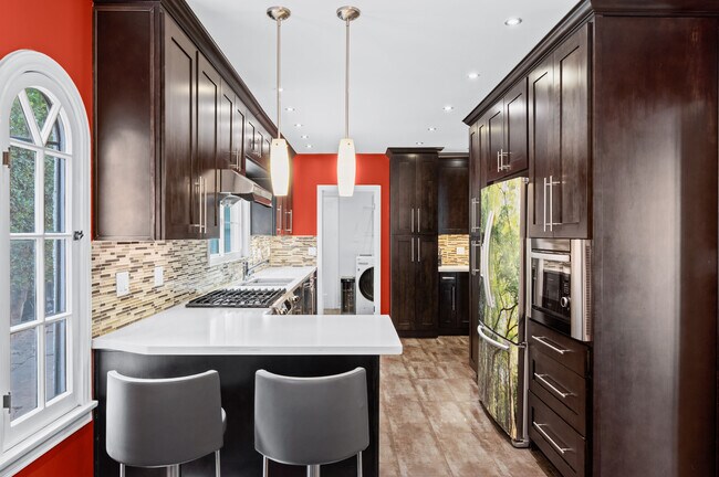 Building Photo - 939 S Ogden Dr