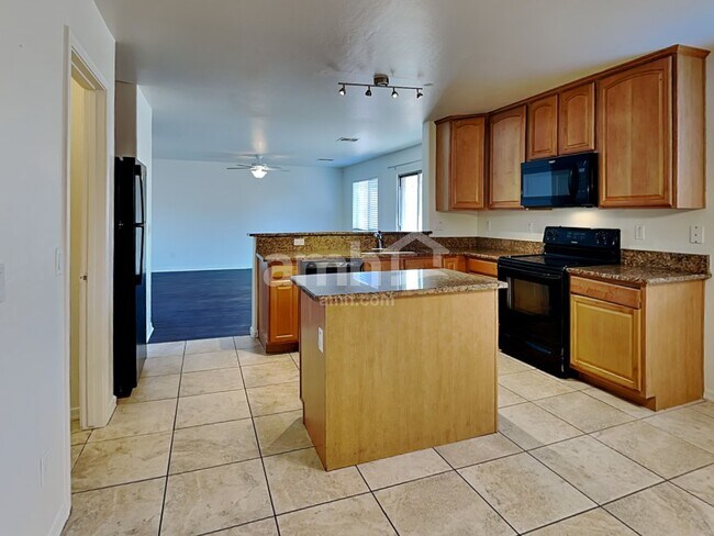 Building Photo - 3318 W Sunland Ave