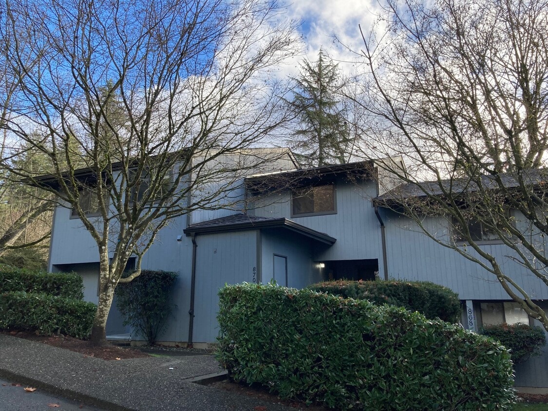 870 Blackstock Rd, Port Moody, BC V3H 3R8 Townhouse for Rent in Port