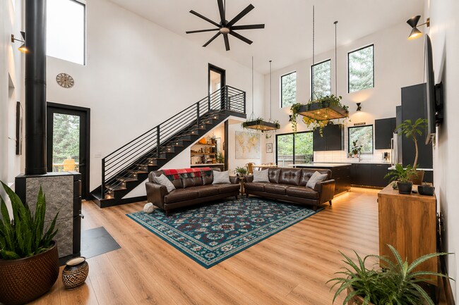 Foto del edificio - LUXURY CUSTOM HOME IN RIVER WEST!! DON'T MISS THIS ONE!
