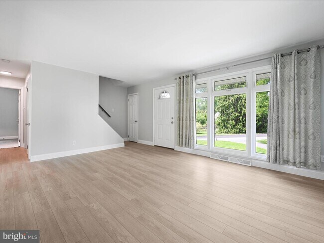 Building Photo - 20 Meadowbrook Ln