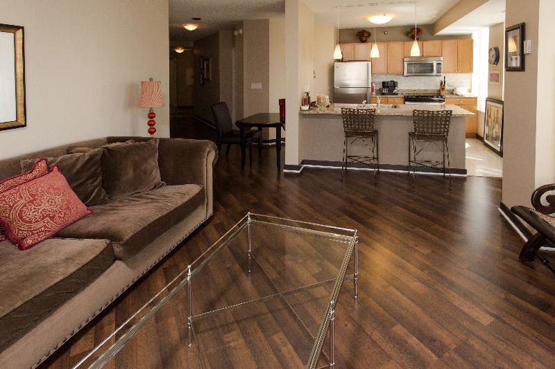 Foto principal - 748 N Wabash Ave