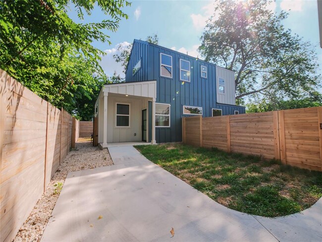 Building Photo - 1042 Rosemont St