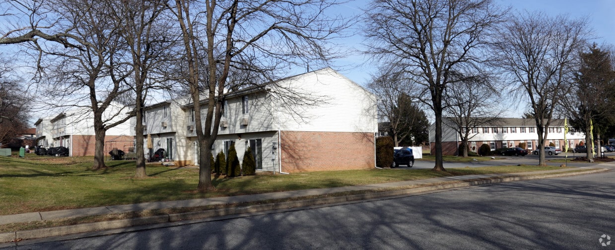 Building Photo - 1600-1601 Hastings Rd