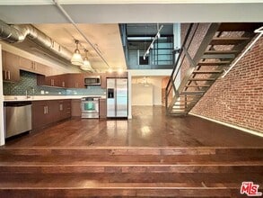 Building Photo - 510 S Hewitt St