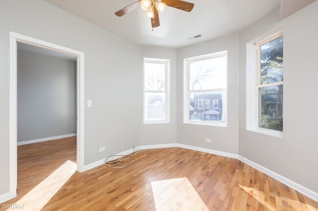 Foto del edificio - 913 N Lawndale Ave