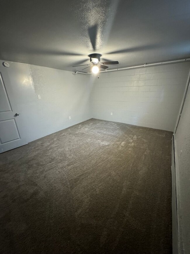 Building Photo - Updated 2 Bedroom 2 Bathroom with Bonus room!