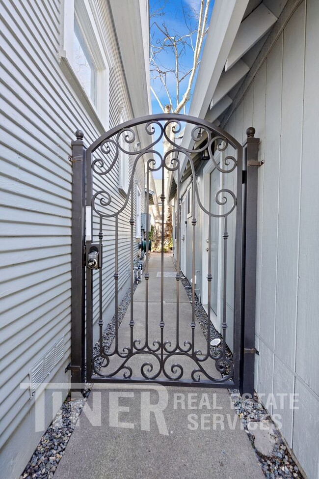 Foto del edificio - Fully Furnished Charming One Bedroom ADU i...