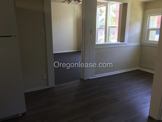 Foto del edificio - 4 bedroom home near campus available 8.14.2026