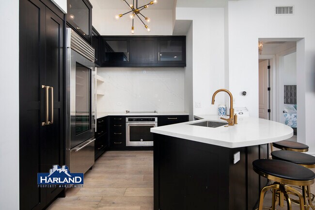 Foto del edificio - 9253 Regents Rd