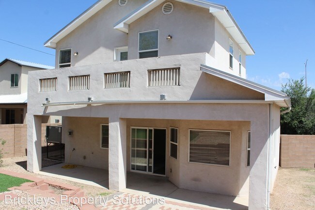Foto del edificio - 5 br, 3 bath House - 1931 Bryn Mawr Dr. NE.