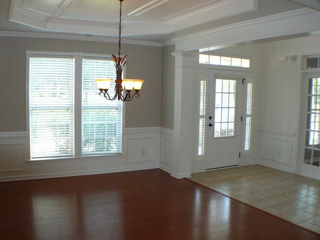 Foto del edificio - 9912 Silverling Dr