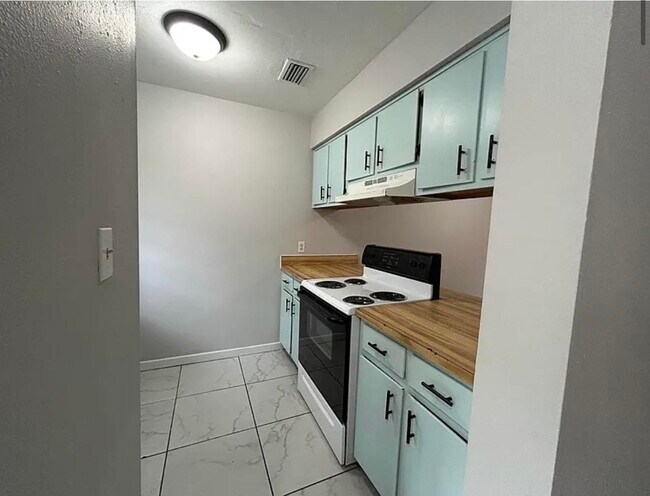 Foto del edificio - 3234 Nekoma Ln