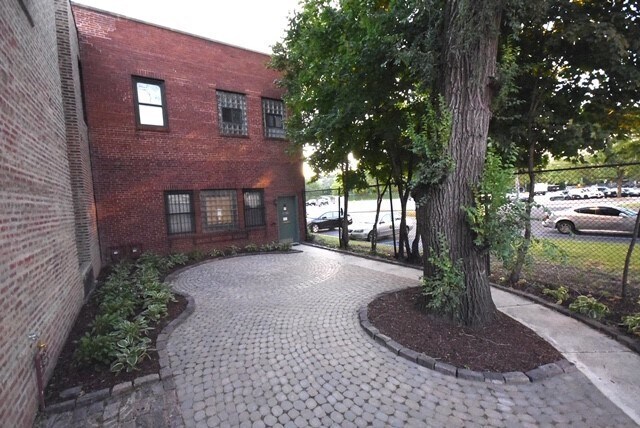 Foto del edificio - 2641 N Clybourn Ave