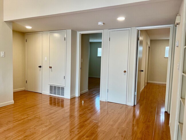 Building Photo - 1599 Maurice Ln