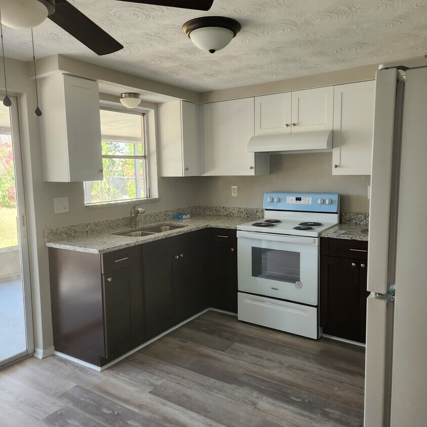 Foto principal - 3513 Hoover Dr