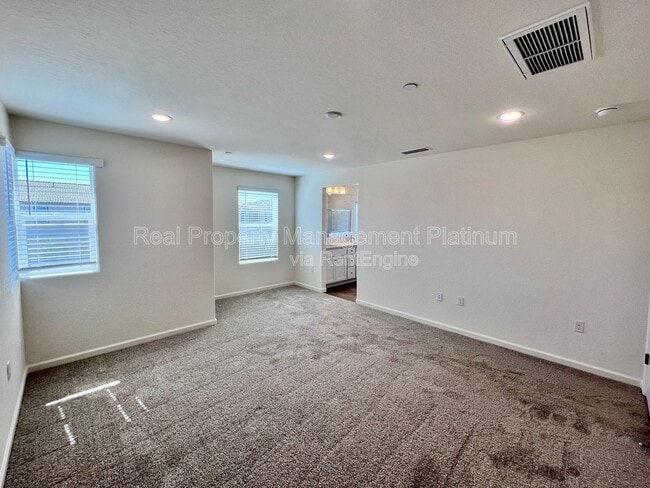 Foto del edificio - 2059 N Wagon Ln