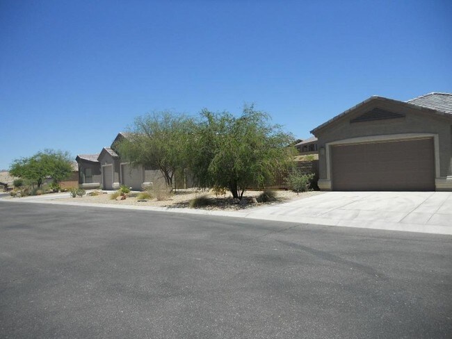 Building Photo - Pool Home in Talon Pointe