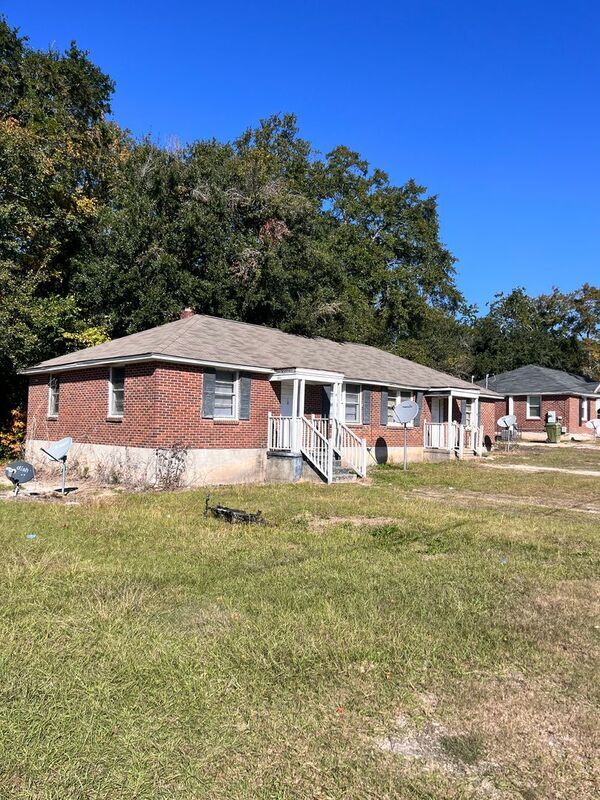 Building Photo - 18 Dixie Dr