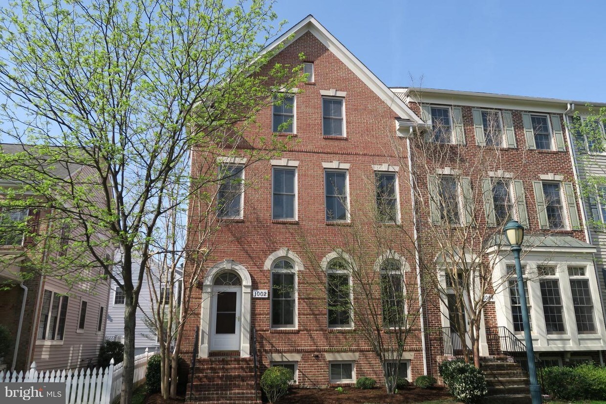 Primary Photo - 1002 Havencrest St