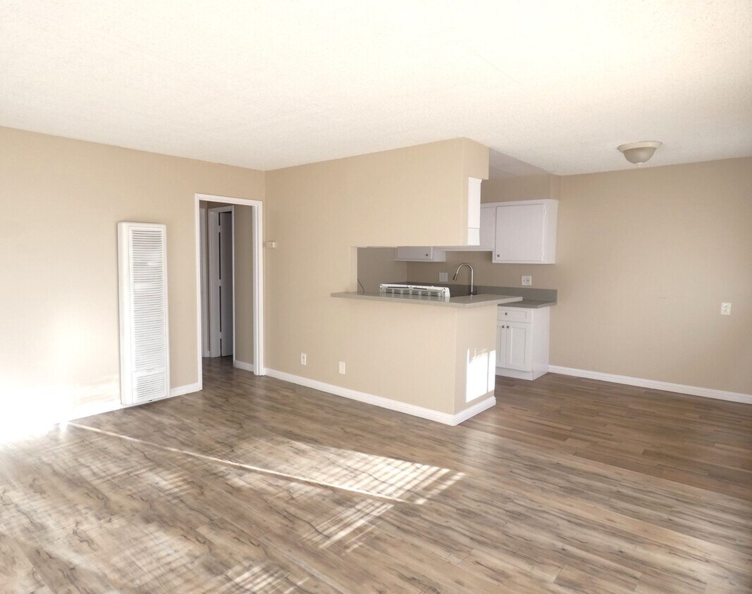 522 E 20th St Unit 8, Long Beach, CA 90806 Apartments in Long Beach