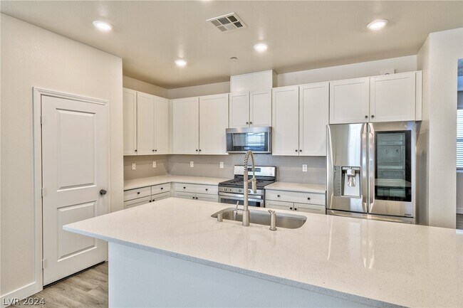 Building Photo - 3182 Casalotti Ave