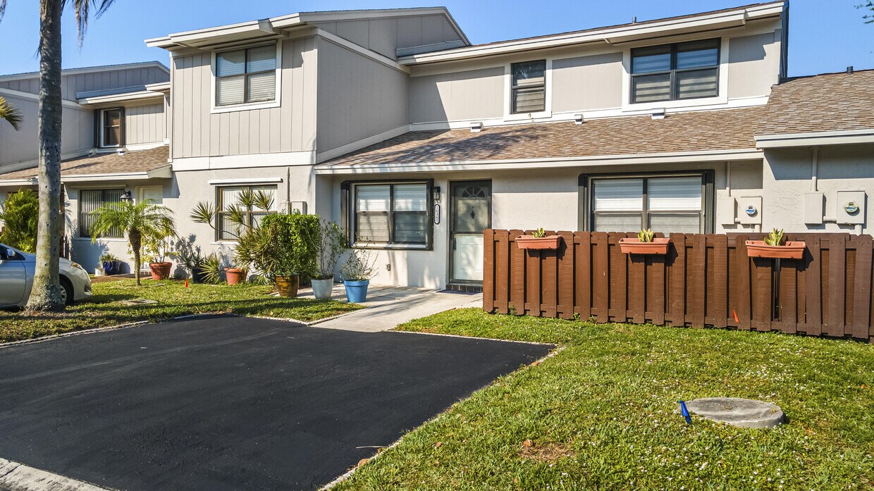 16365 Water Way, Delray Beach, FL 33484 Townhome Rentals in Delray