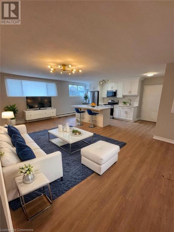 Photo du bâtiment - 122 Sixth Ave