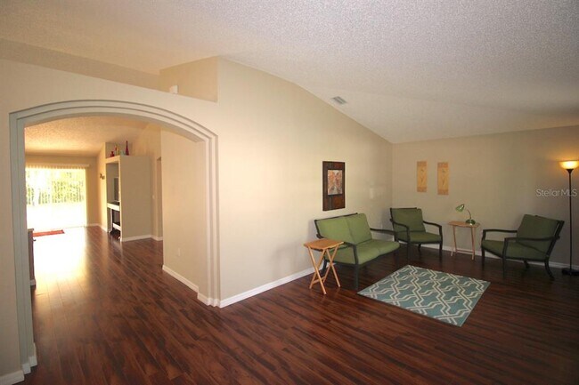 Building Photo - 10 Pine Cedar Dr