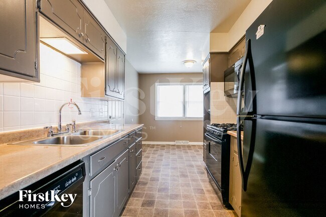 Building Photo - 804 NW Hearnes Ave