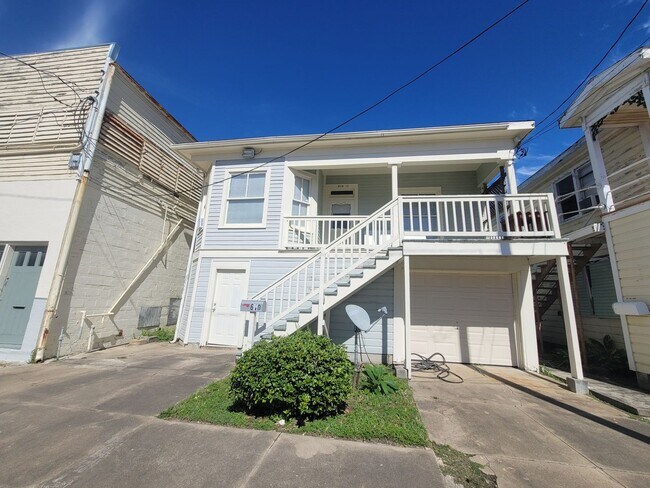 Foto del edificio - East End Upstairs 2 Bedroom Cottage