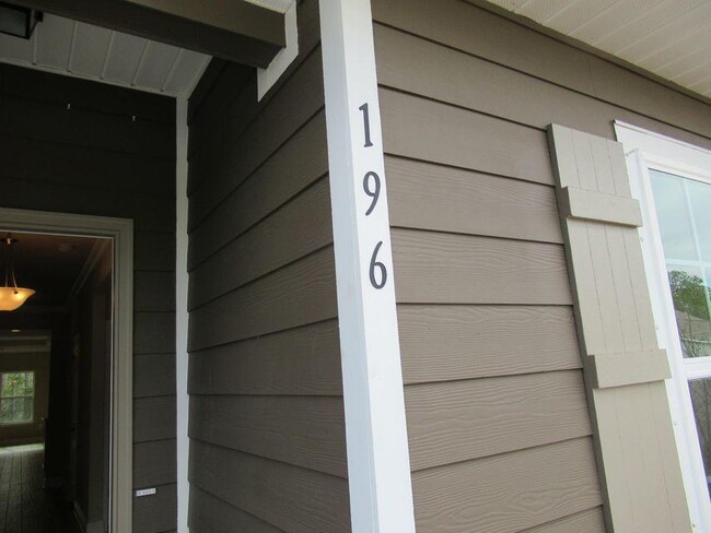 Foto del edificio - 196 Eagle Bay Ln